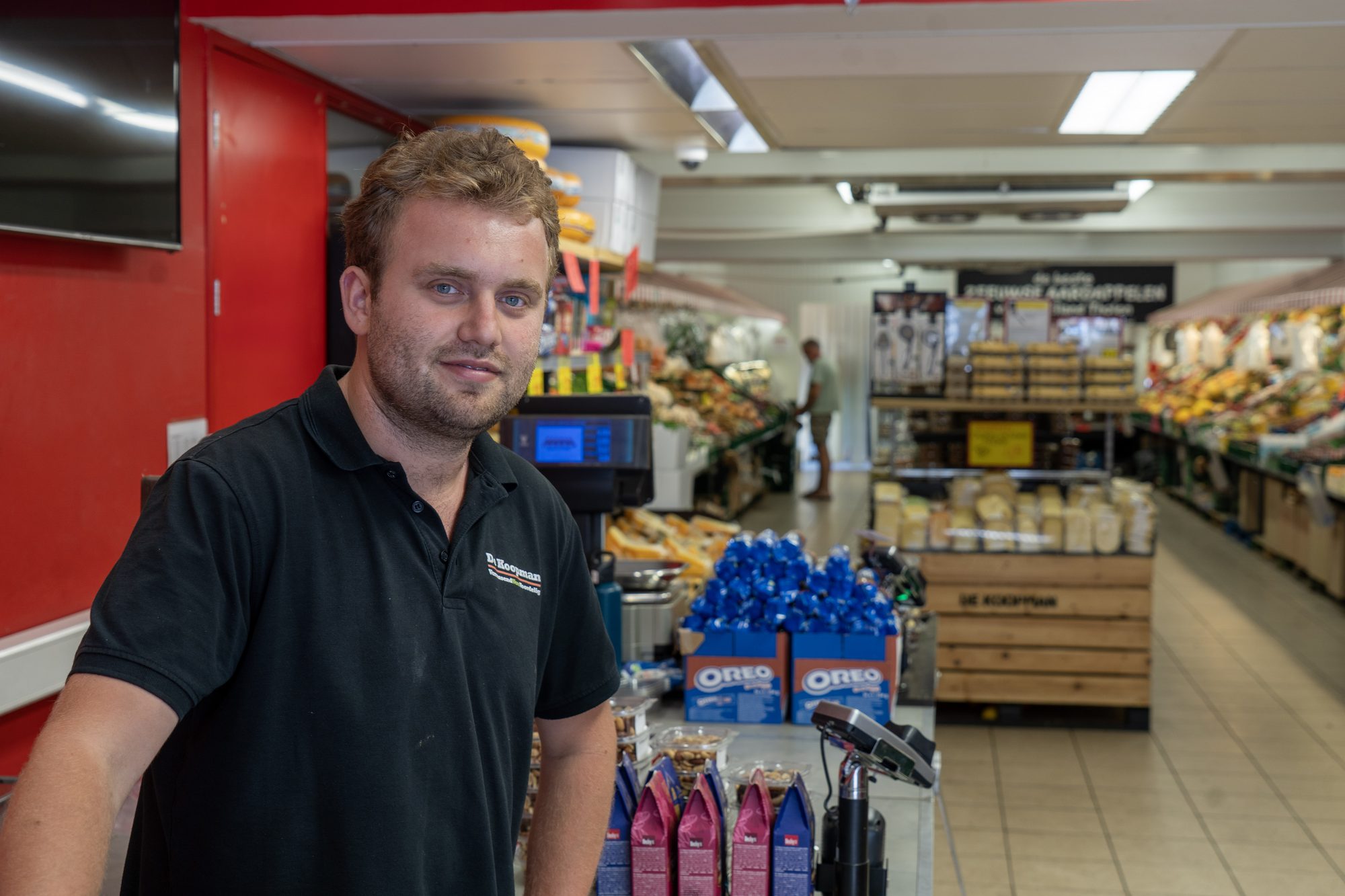 Portret van een medewerker van de Koopman Veenendaal in de winkel